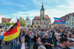 El partido de extrema derecha Alternativa para Alemania (AfD), liderado regionalmente por Ulrich Siegmund, hizo historia en los comicios de Sajonia-Anhalt al consolidarse como la fuerza política más votada con el 43,8 % de los sufragios.
