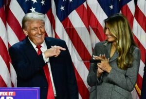 Melania Trump discrepa con el presidente de Estados Unidos sobre la prohibición de los medios de comunicación.